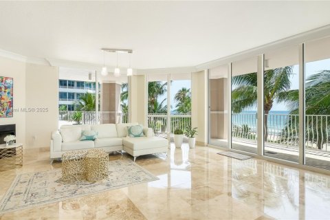 Condo in Lauderdale-by-the-Sea, Florida, 3 bedrooms  № 1928303 - photo 18