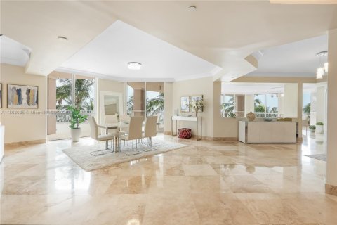 Condo in Lauderdale-by-the-Sea, Florida, 3 bedrooms  № 1928303 - photo 23