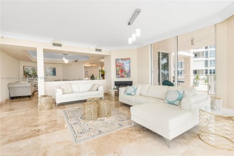 Condo in Lauderdale-by-the-Sea, Florida, 3 bedrooms  № 1928303 - photo 19