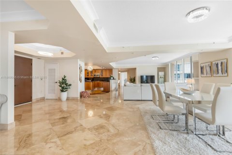 Condo in Lauderdale-by-the-Sea, Florida, 3 bedrooms  № 1928303 - photo 26