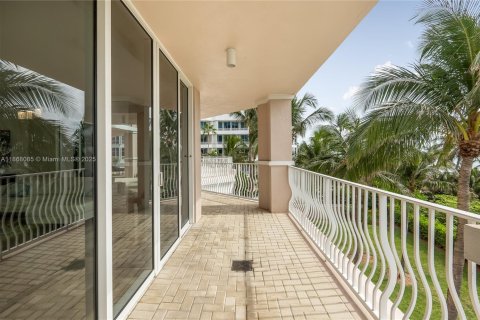 Condo in Lauderdale-by-the-Sea, Florida, 3 bedrooms  № 1928303 - photo 14