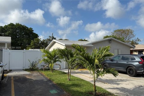 Propiedad comercial en venta en Pompano Beach, Florida, 264.49 m2 № 1868609 - foto 6