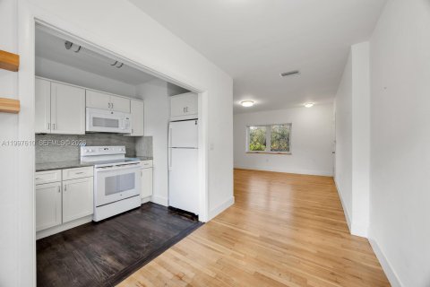 Condo in Miami, Florida, 2 bedrooms  № 2063556 - photo 6