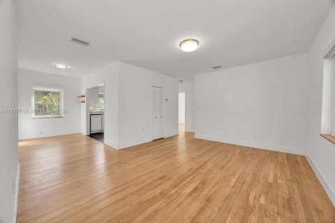 Condo in Miami, Florida, 2 bedrooms  № 2063556 - photo 2