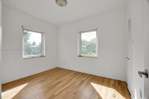 Condo in Miami, Florida, 2 bedrooms  № 2063556 - photo 12