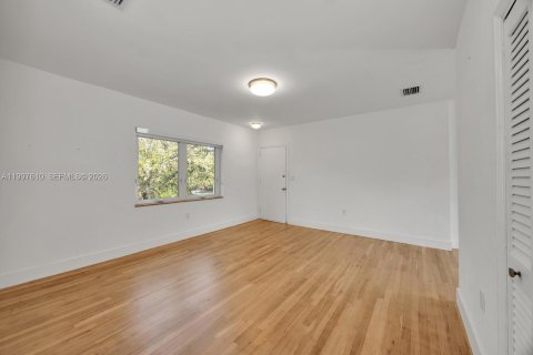 Condo in Miami, Florida, 2 bedrooms  № 2063556 - photo 3