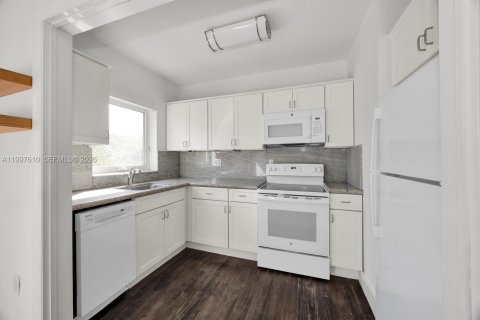 Condo in Miami, Florida, 2 bedrooms  № 2063556 - photo 7