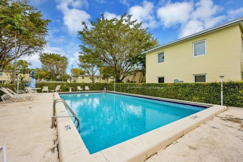 Condo in Miami, Florida, 2 bedrooms  № 2063556 - photo 13