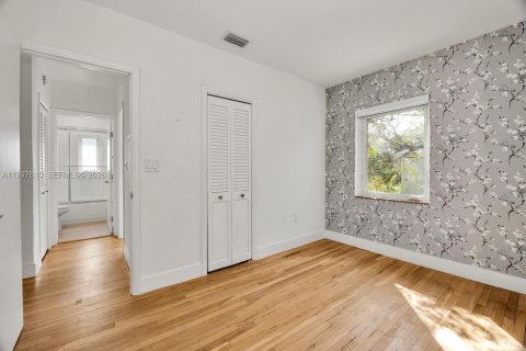 Condo in Miami, Florida, 2 bedrooms  № 2063556 - photo 9