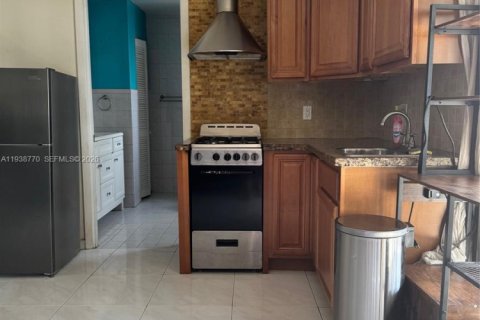 Villa ou maison à vendre à Hialeah, Floride: 5 chambres, 174.19 m2 № 1997464 - photo 26