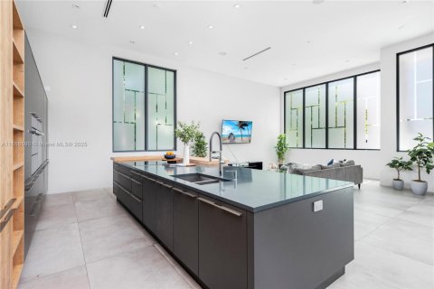 Villa ou maison à louer à Fort Lauderdale, Floride: 6 chambres, 406.91 m2 № 1878684 - photo 9
