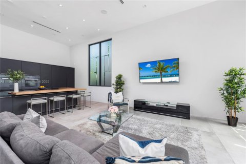 Villa ou maison à louer à Fort Lauderdale, Floride: 6 chambres, 406.91 m2 № 1878684 - photo 12