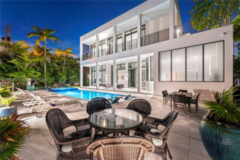 Villa ou maison à louer à Fort Lauderdale, Floride: 6 chambres, 406.91 m2 № 1878684 - photo 2