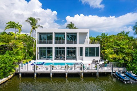Villa ou maison à louer à Fort Lauderdale, Floride: 6 chambres, 406.91 m2 № 1878684 - photo 1