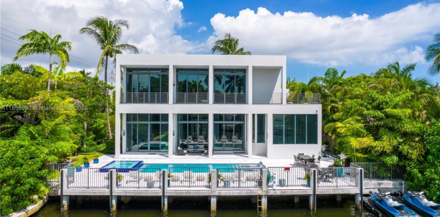 Villa ou maison à Fort Lauderdale, Floride 6 chambres, 406.91 m2 № 1878684