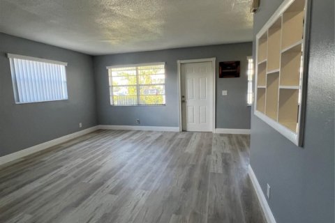 Casa en alquiler en Oakland Park, Florida, 2 dormitorios, 217.39 m2 № 1223189 - foto 1