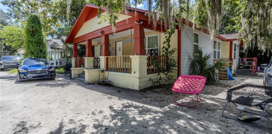 Commercial property in Gainesville, Florida 3 bedrooms, 162.67 sq.m. № 2284450