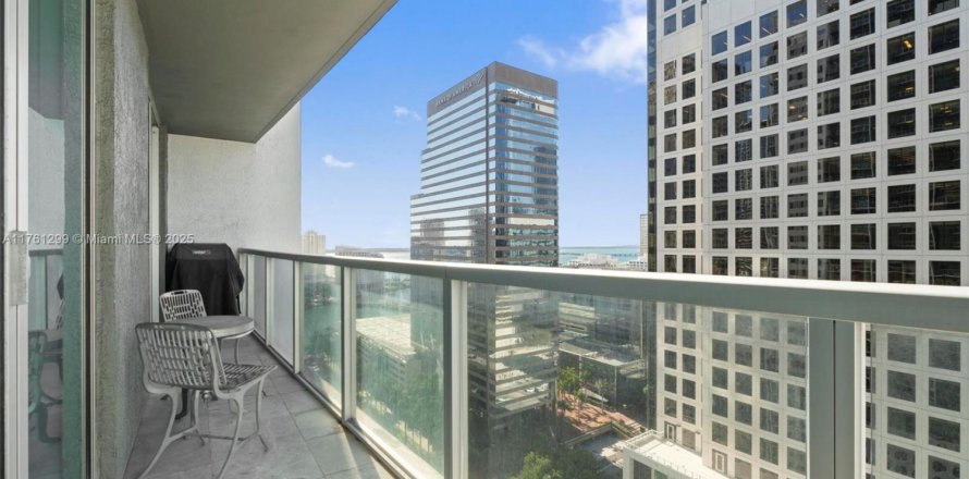 Condominio en Miami, Florida, 2 dormitorios № 1936850