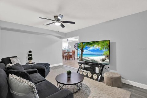 House in Tampa, Florida 4 bedrooms, 156.26 sq.m. № 1843872 - photo 8