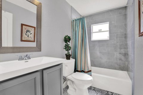 House in Tampa, Florida 4 bedrooms, 156.26 sq.m. № 1843872 - photo 16