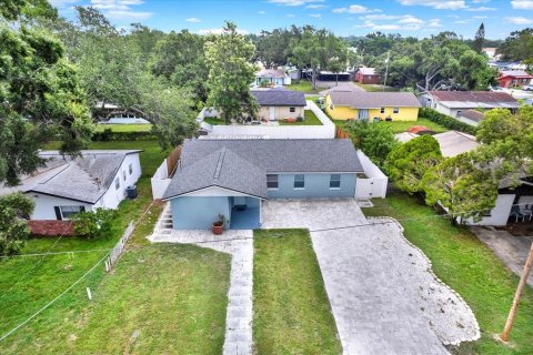 House in Tampa, Florida 4 bedrooms, 156.26 sq.m. № 1843872 - photo 25
