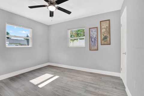 House in Tampa, Florida 4 bedrooms, 156.26 sq.m. № 1843872 - photo 17