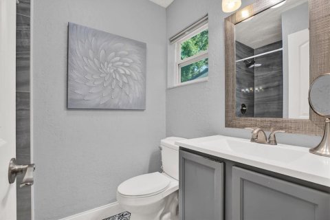 House in Tampa, Florida 4 bedrooms, 156.26 sq.m. № 1843872 - photo 12