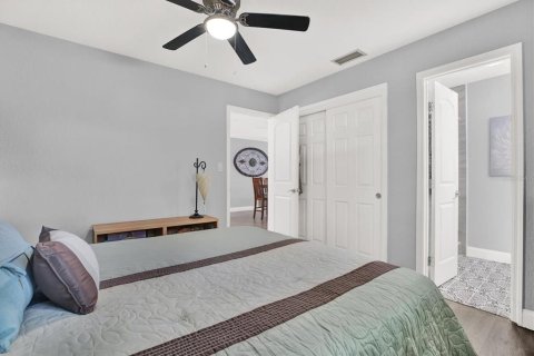 House in Tampa, Florida 4 bedrooms, 156.26 sq.m. № 1843872 - photo 11