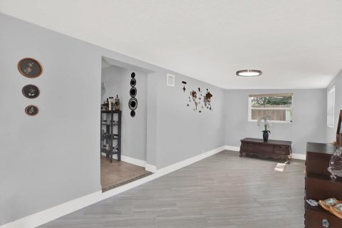 House in Tampa, Florida 4 bedrooms, 156.26 sq.m. № 1843872 - photo 15