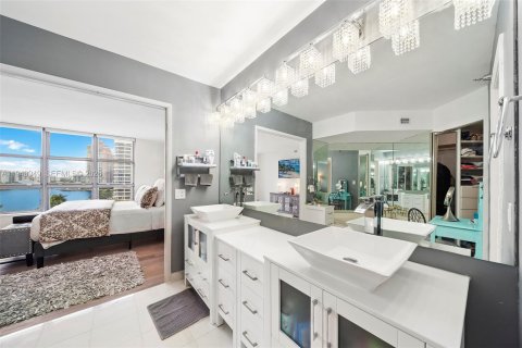 Condo in Aventura, Florida, 3 bedrooms  № 2001014 - photo 22