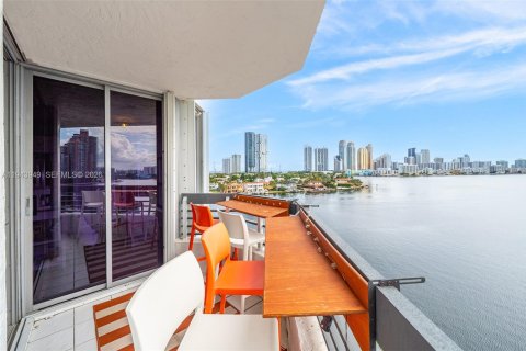 Condo in Aventura, Florida, 3 bedrooms  № 2001014 - photo 26