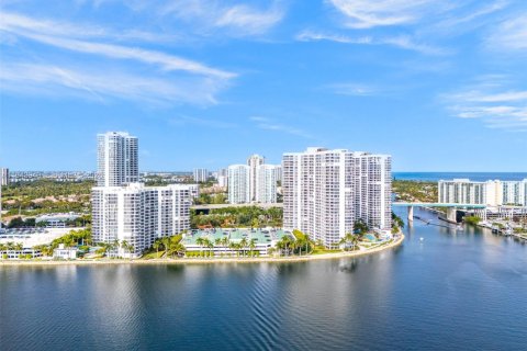Condo in Aventura, Florida, 3 bedrooms  № 2001014 - photo 29