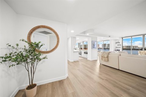 Condo in Aventura, Florida, 3 bedrooms  № 2001014 - photo 13