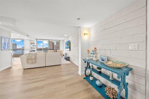 Condo in Aventura, Florida, 3 bedrooms  № 2001014 - photo 12