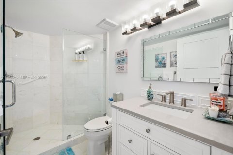 Condo in Aventura, Florida, 3 bedrooms  № 2001014 - photo 18