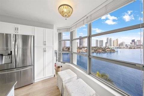 Condo in Aventura, Florida, 3 bedrooms  № 2001014 - photo 8