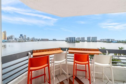 Condo in Aventura, Florida, 3 bedrooms  № 2001014 - photo 2