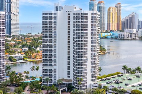 Condo in Aventura, Florida, 3 bedrooms  № 2001014 - photo 27