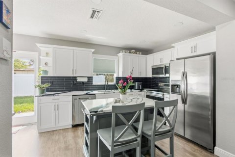 Villa ou maison à louer à Tampa, Floride: 4 chambres, 149.11 m2 № 2405431 - photo 4