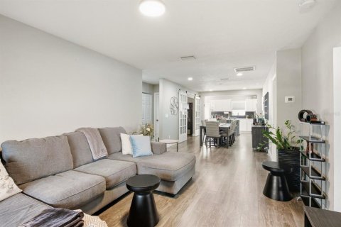 Villa ou maison à louer à Tampa, Floride: 4 chambres, 149.11 m2 № 2405431 - photo 2