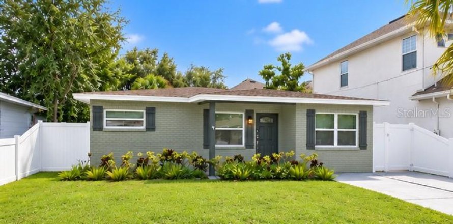 Villa ou maison à Tampa, Floride 4 chambres, 149.11 m2 № 2405431