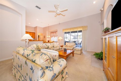 House in Orlando, Florida 4 bedrooms, 237.18 sq.m. № 1732215 - photo 10