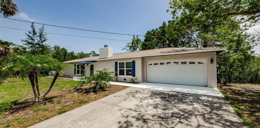 House in New Port Richey, Florida 2 bedrooms, 123.1 sq.m. № 1784862