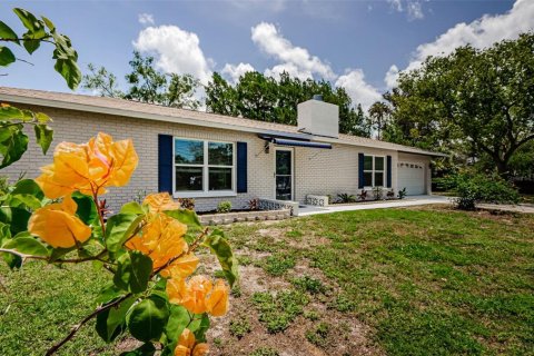 House in New Port Richey, Florida 2 bedrooms, 123.1 sq.m. № 1784862 - photo 2