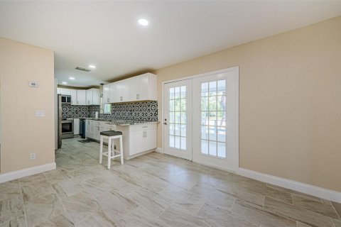 House in New Port Richey, Florida 2 bedrooms, 123.1 sq.m. № 1784862 - photo 17