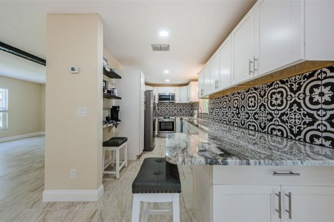 House in New Port Richey, Florida 2 bedrooms, 123.1 sq.m. № 1784862 - photo 13