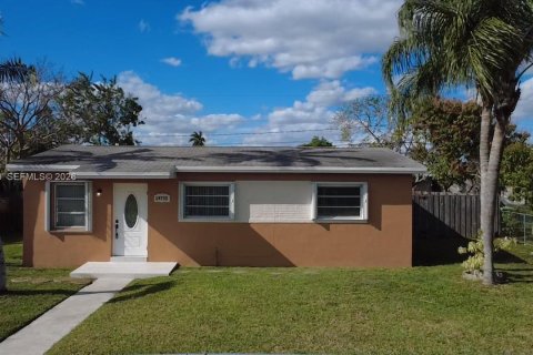 Дом в Хомстед, Флорида 4 спальни, 107.4м2 № 2048433