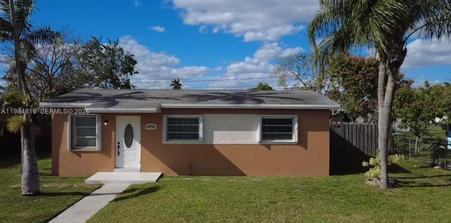 Дом в Хомстед, Флорида 4 спальни, 107.4м2 № 2048433