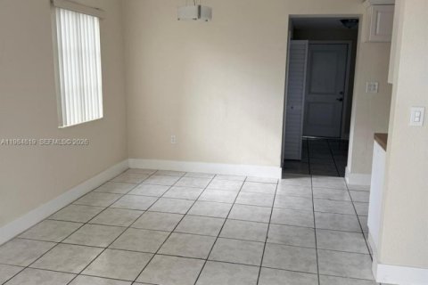 Купить виллу или дом в Хомстед, Флорида 4 спальни, 107.4м2, № 2048433 - фото 27