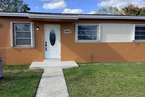 Купить виллу или дом в Хомстед, Флорида 4 спальни, 107.4м2, № 2048433 - фото 9